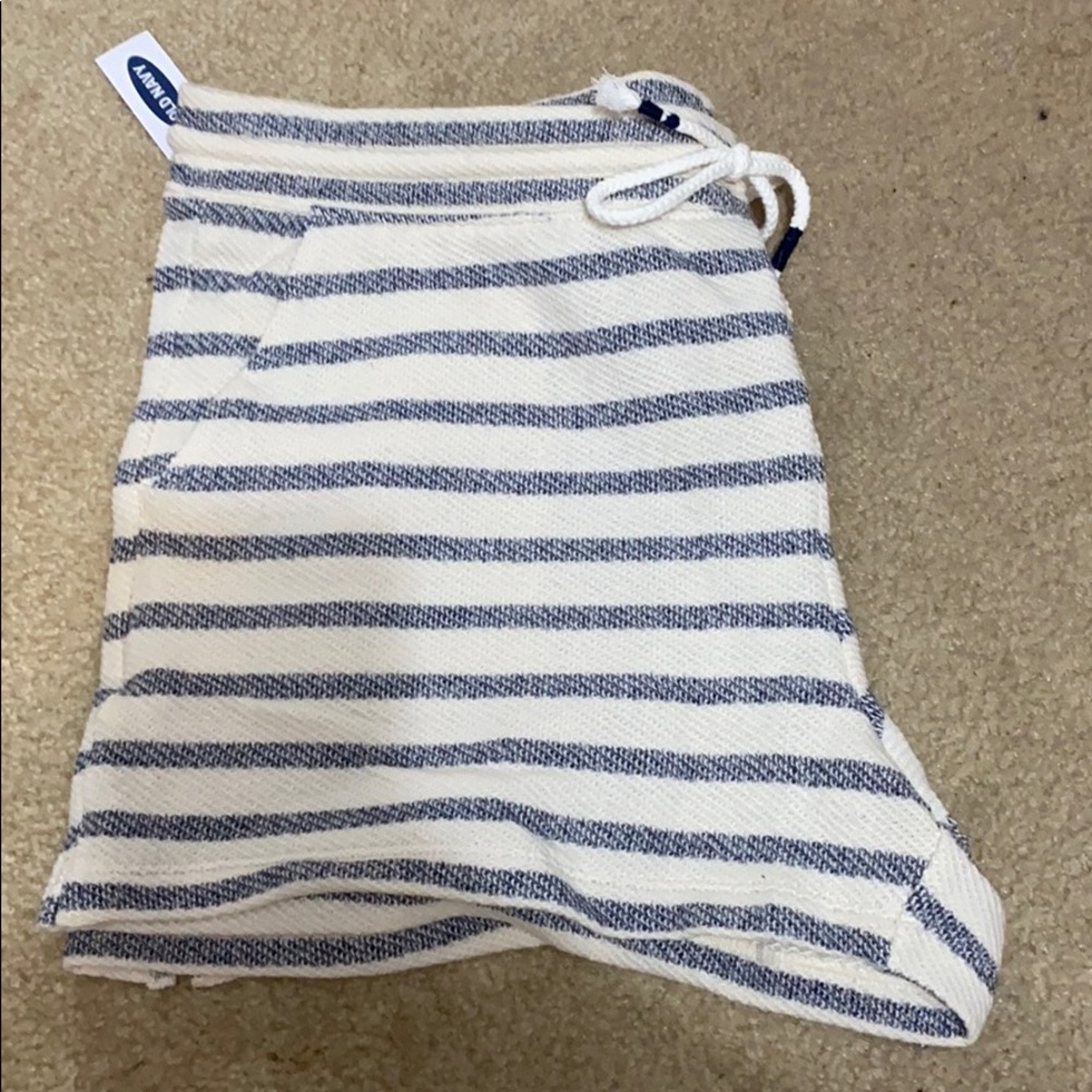 Women’s Old Navy shorts - Picture 3 of 3